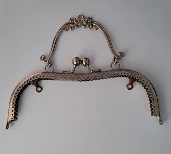 دهانه دوختنی کمانی